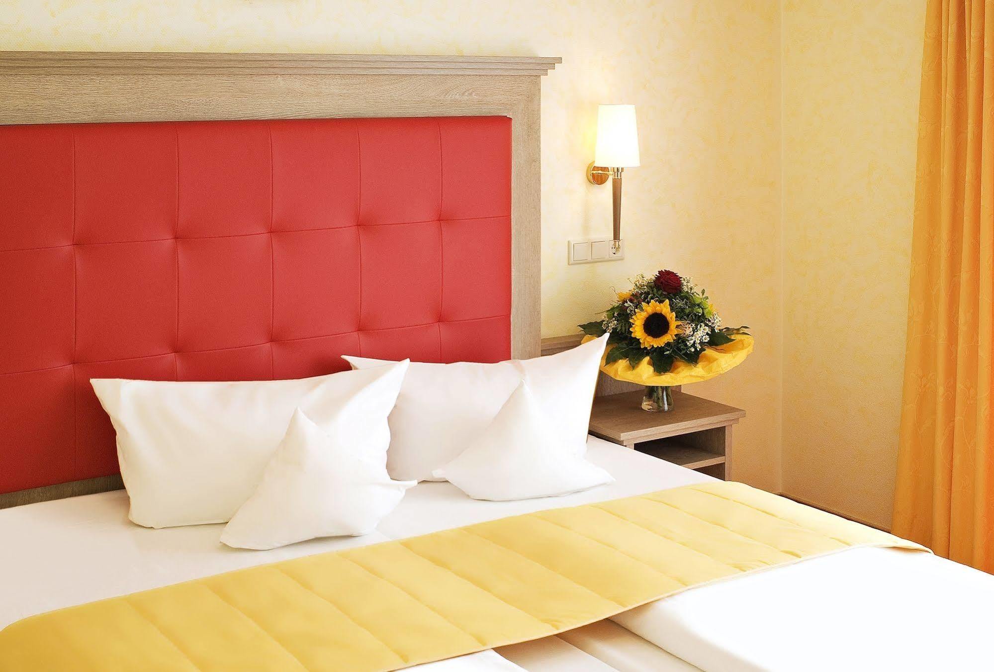Hotel Wittelsbacher Hoeh Вюрцбург Экстерьер фото